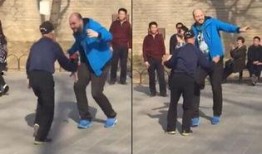 北京大爷的爆料第一篇视频,第一篇视频背后的惊人真相